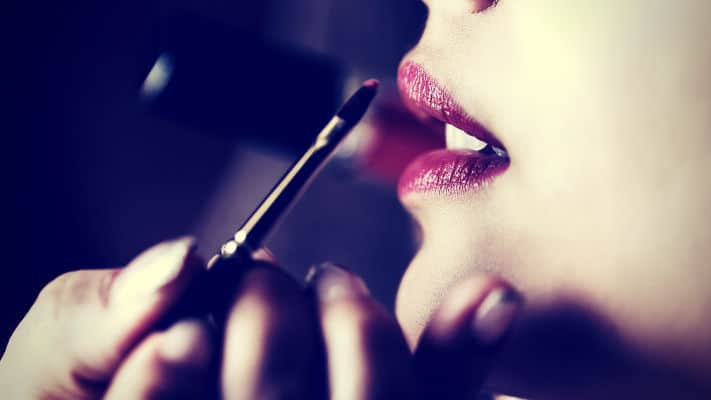 doing makeup lipstick