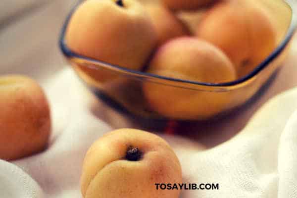 peaches in the bowl