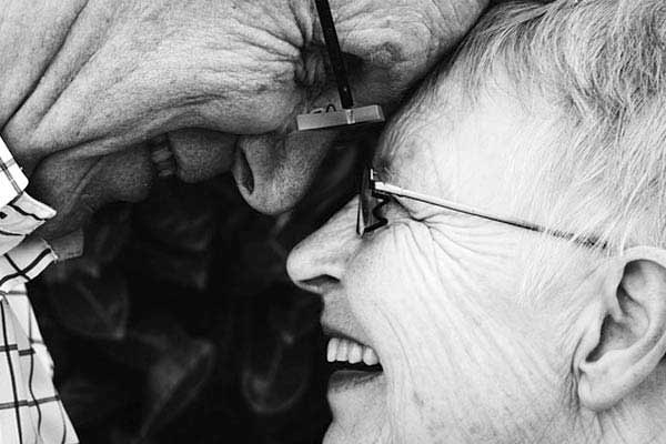 61featured-Oldcouple-with-faces-so-close-to-each-other-and-smiling