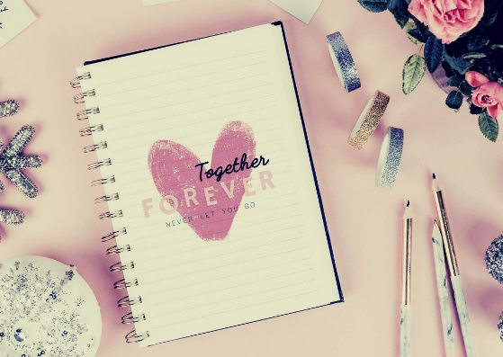 feature-pink-notebook-pencil-glittered-tape-flowers