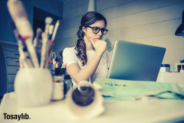 photo of a woman working laptop pens office