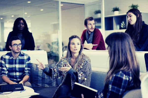 feature-workplace-team-business-meeting