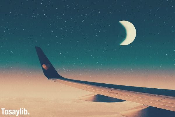 plane_moon