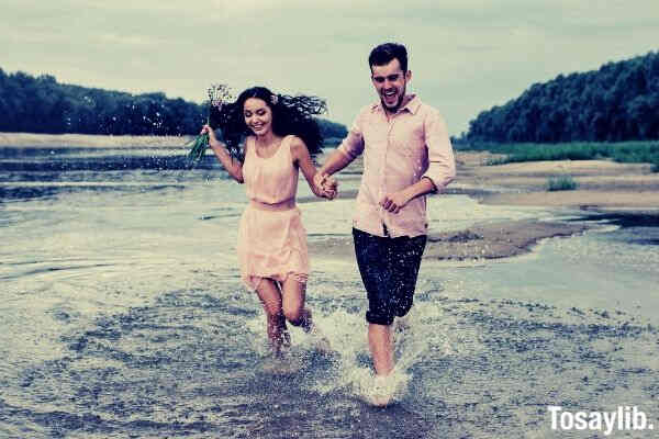 couple running river flower wearing pink