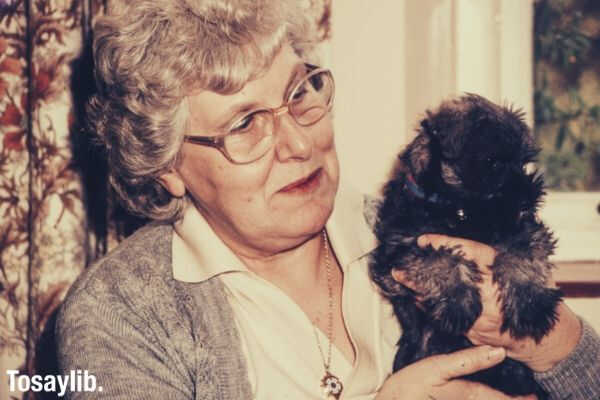 old_woman_holding_puppy