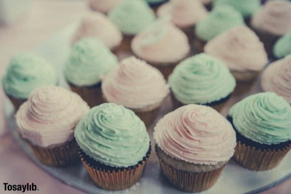 pink green cupcakes