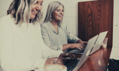 two-women-colleagues-laptop
