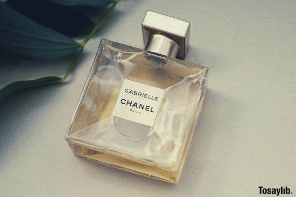 perfume chanel leaves green