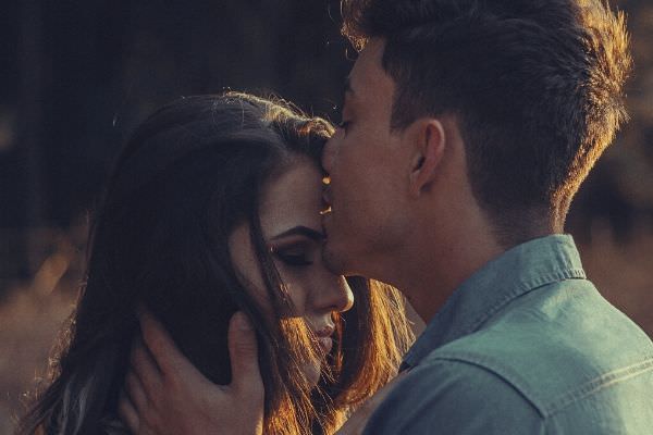 35 Romantic Words to Express How You Feel about Her