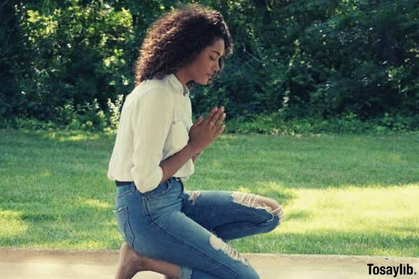 girl-grass-praying-curly-hair
