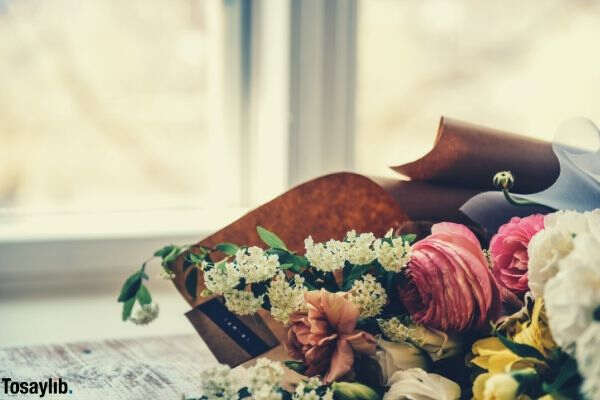 pink and white flower bouquet