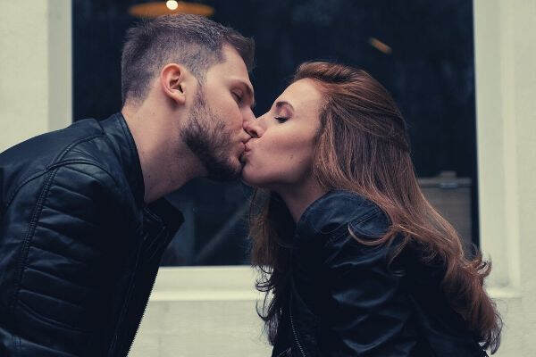 kissing-couple-wearing-black-jackets