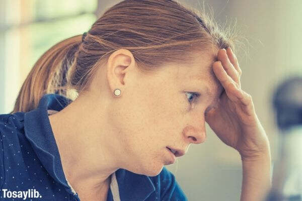 01 woman working girl sitting