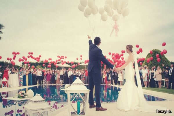 newly wedding couple red white balloons swimming pool guest