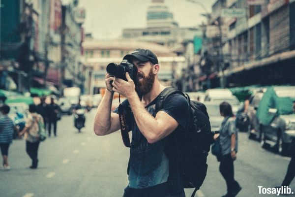 shallow focus of man photography using DSLR