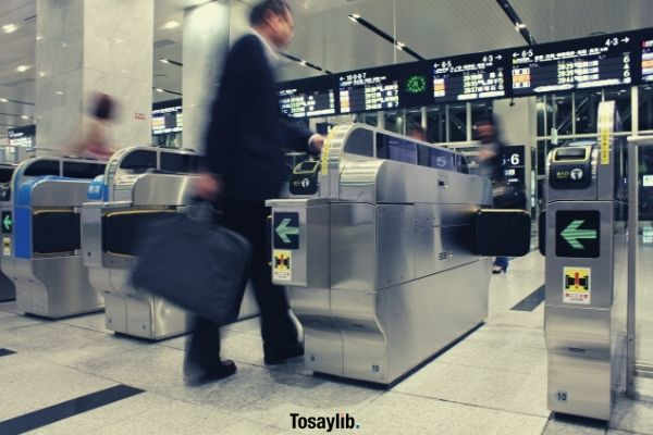 06 station ticket gate