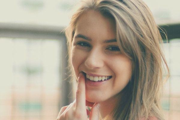 20 of the Best Words to Describe Someone’s Smile
