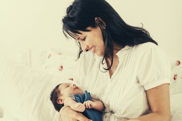 20 of the Best Comforting and Encouraging Words for a New Mom