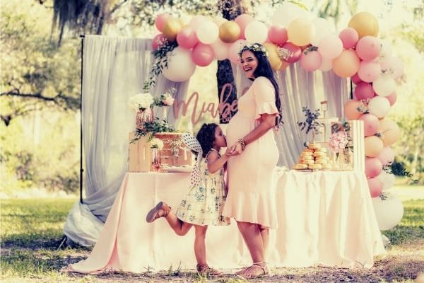 feature-little-girl-kissing=tummy-mother-pregnant-pink-dress-baby-shower-wishes-party (1)