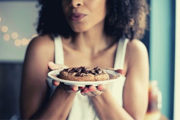 feature-woman-holding-white-plate-with-chocolate-cookies-words-to-describe-chocolate