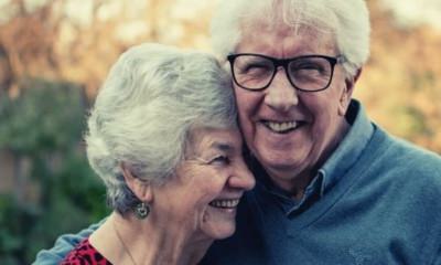 feature-words-to-describe-grandma-old-couple-happy-hugging-each-other