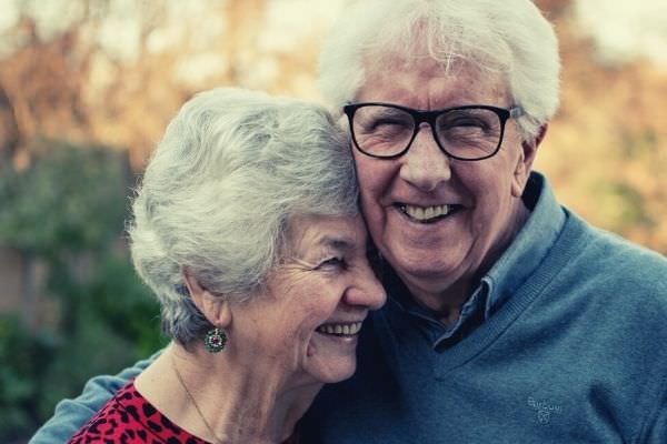 feature-words-to-describe-grandma-old-couple-happy-hugging-each-other