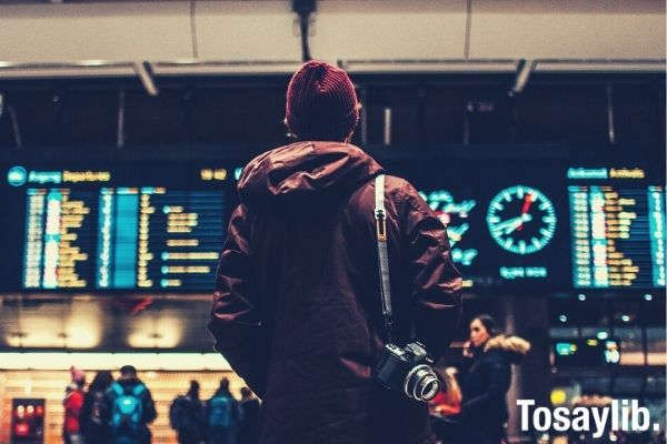 man person looking up to the flight schedule