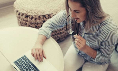 woman-in-white-and-black-stripes-sitting-on-the-floor-using-laptop-ask-for-time-off