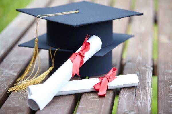 044 black graduation cap degree