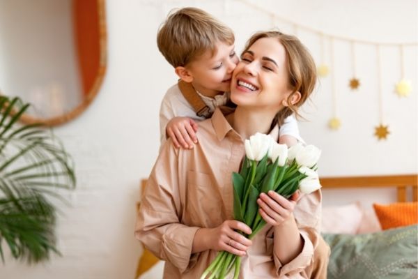 things-to-say-when-someone-gives-you-flowers-son-kissing-mom