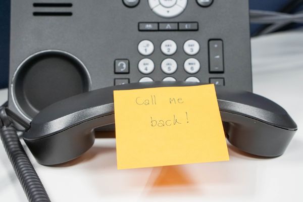 note calling me back message on ticker telephone