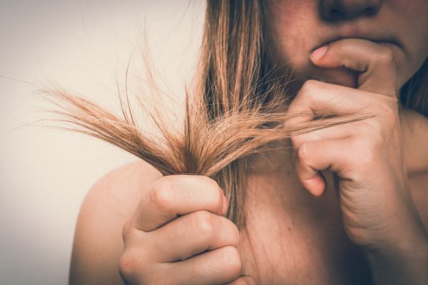 woman hair problems brittle damaged dry