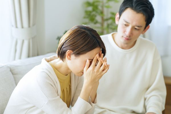 asian couple depressed home sweater man and woman