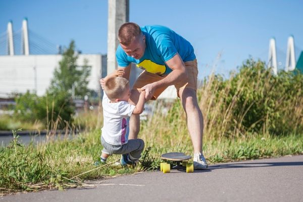 Father catch lift son injury skateboard